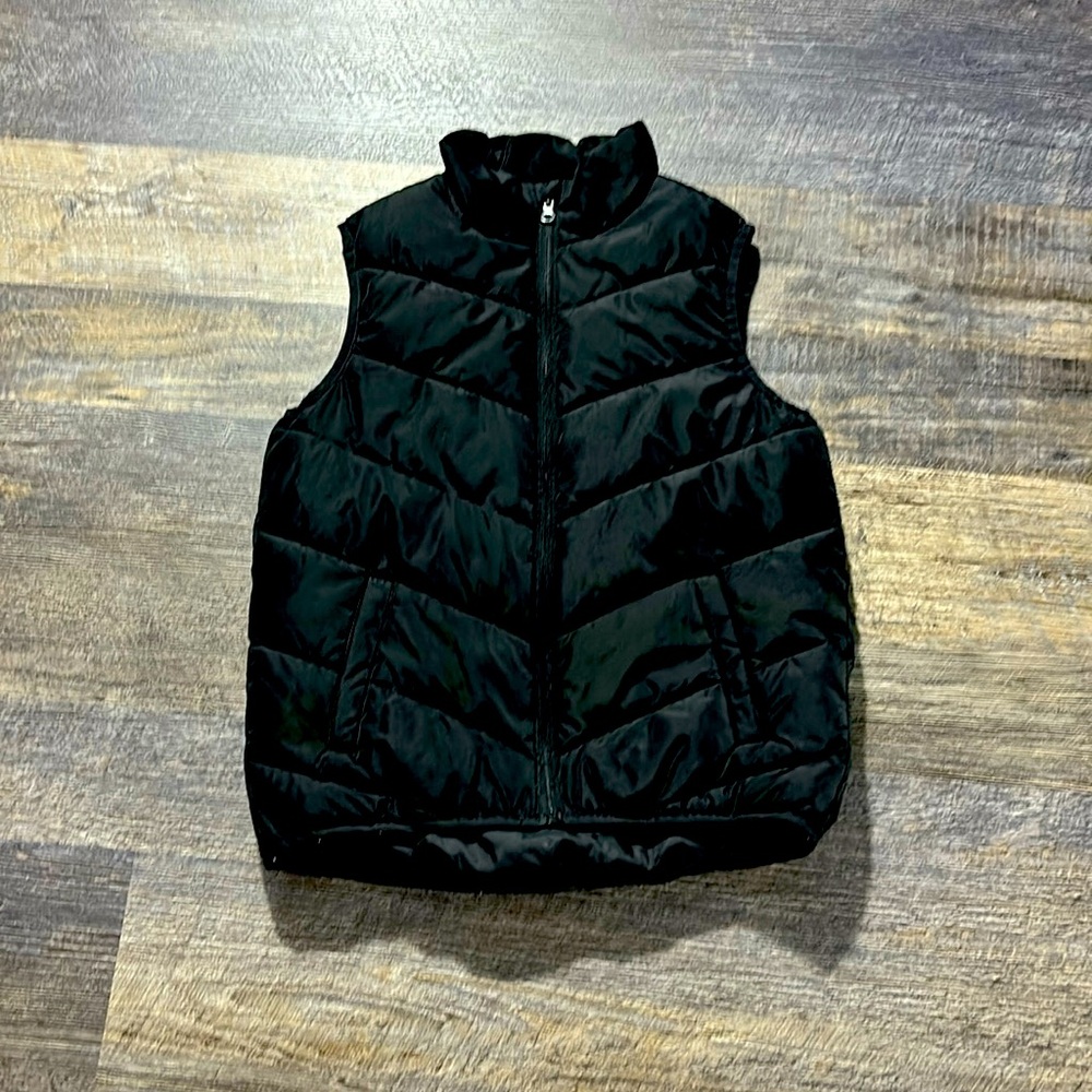 Black puffer vest kids medium